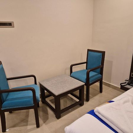 Hotel Janas ティルパティ エクステリア 写真