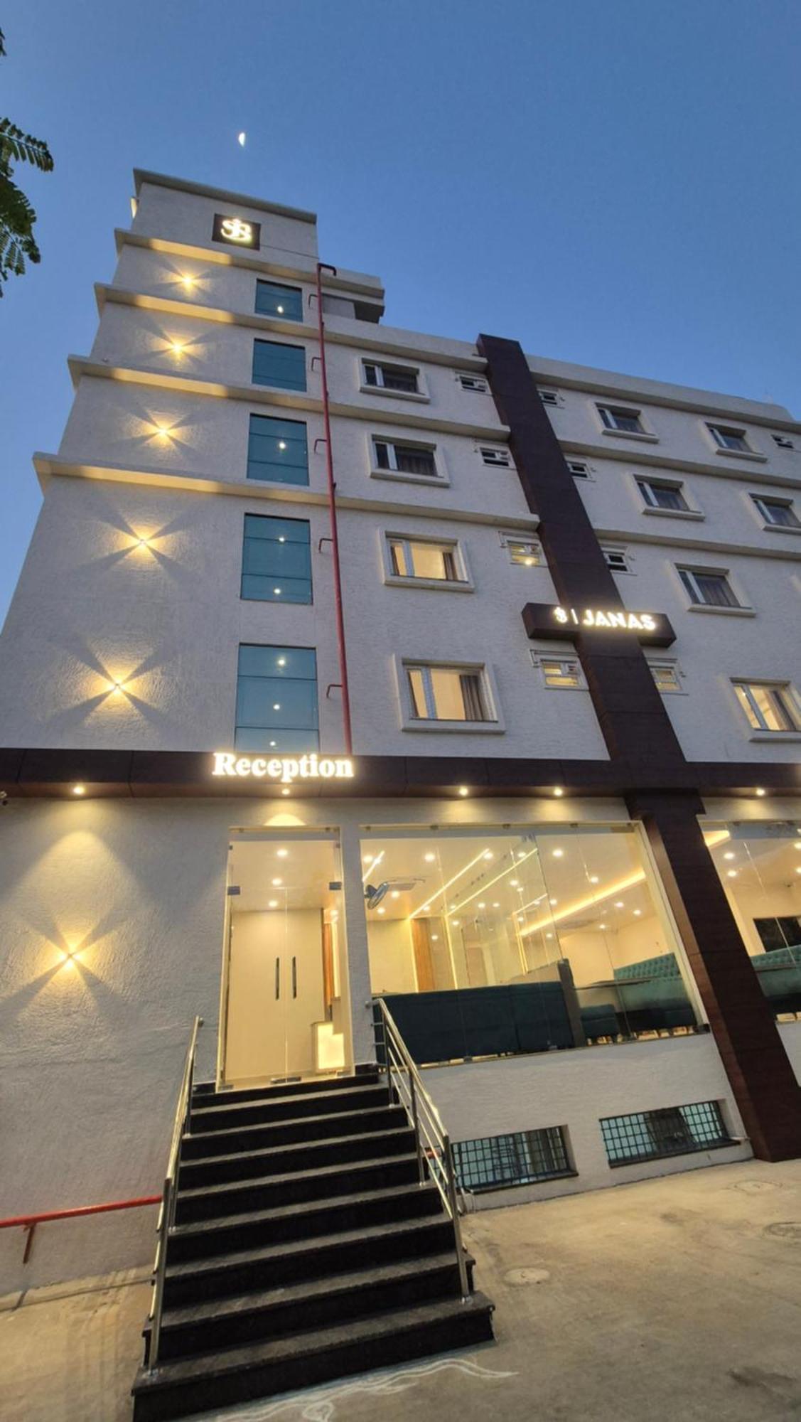 Hotel Janas ティルパティ エクステリア 写真