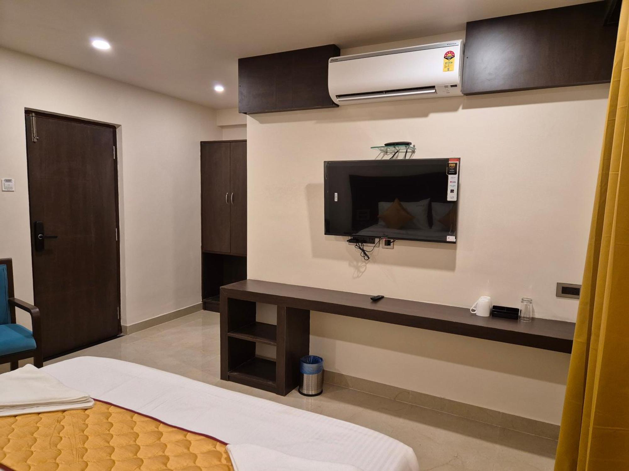 Hotel Janas ティルパティ エクステリア 写真