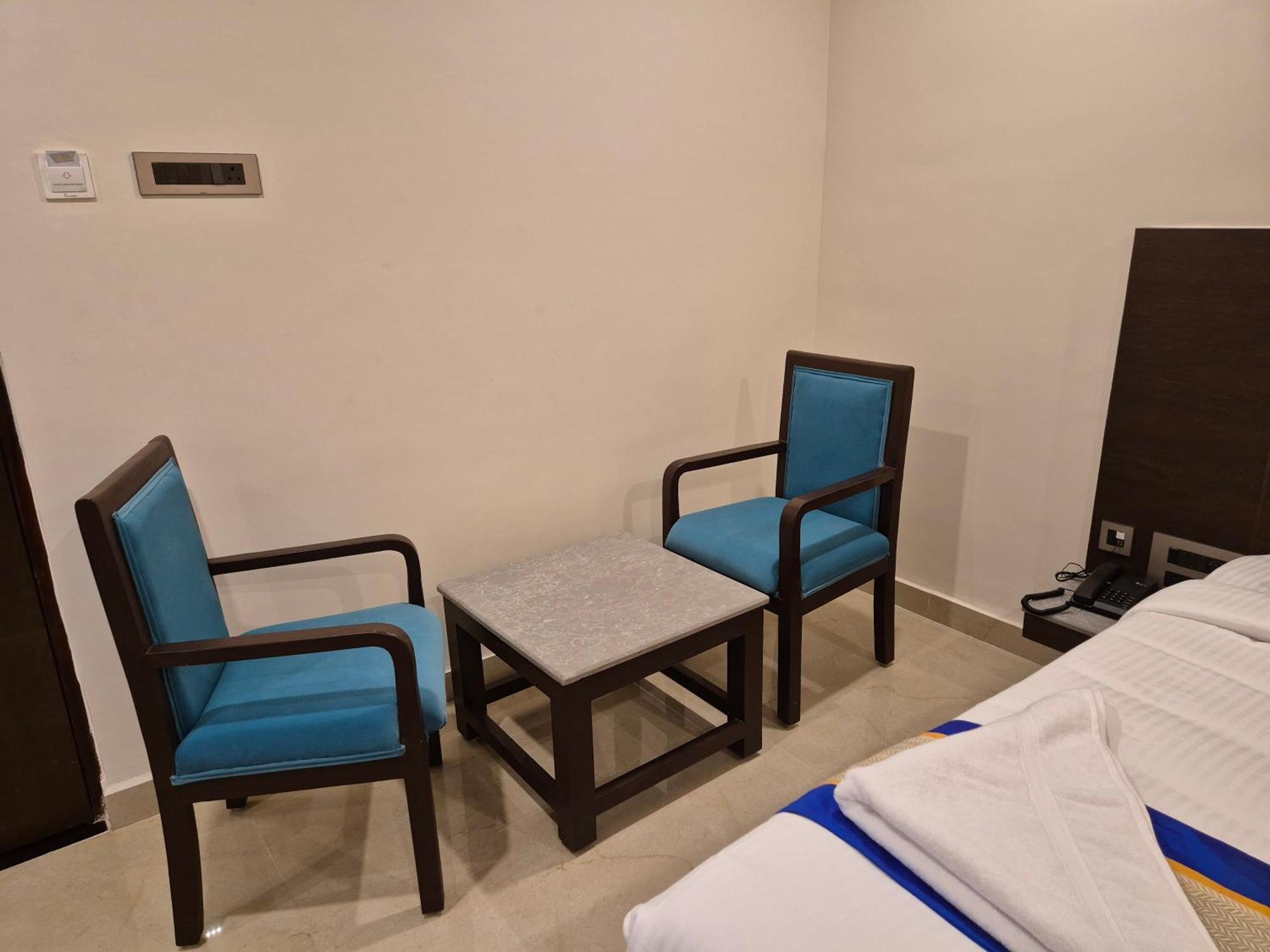 Hotel Janas ティルパティ エクステリア 写真