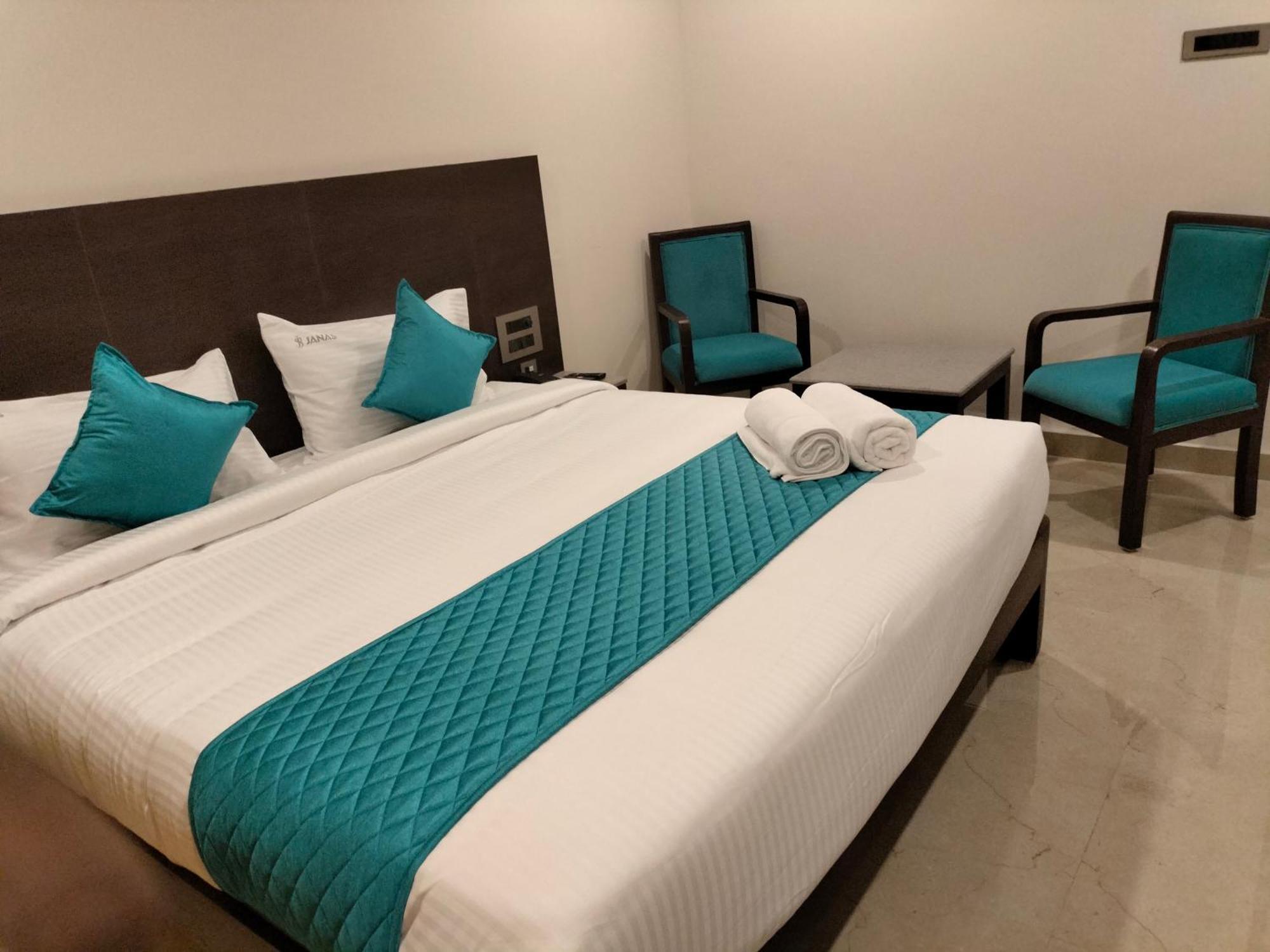Hotel Janas ティルパティ エクステリア 写真