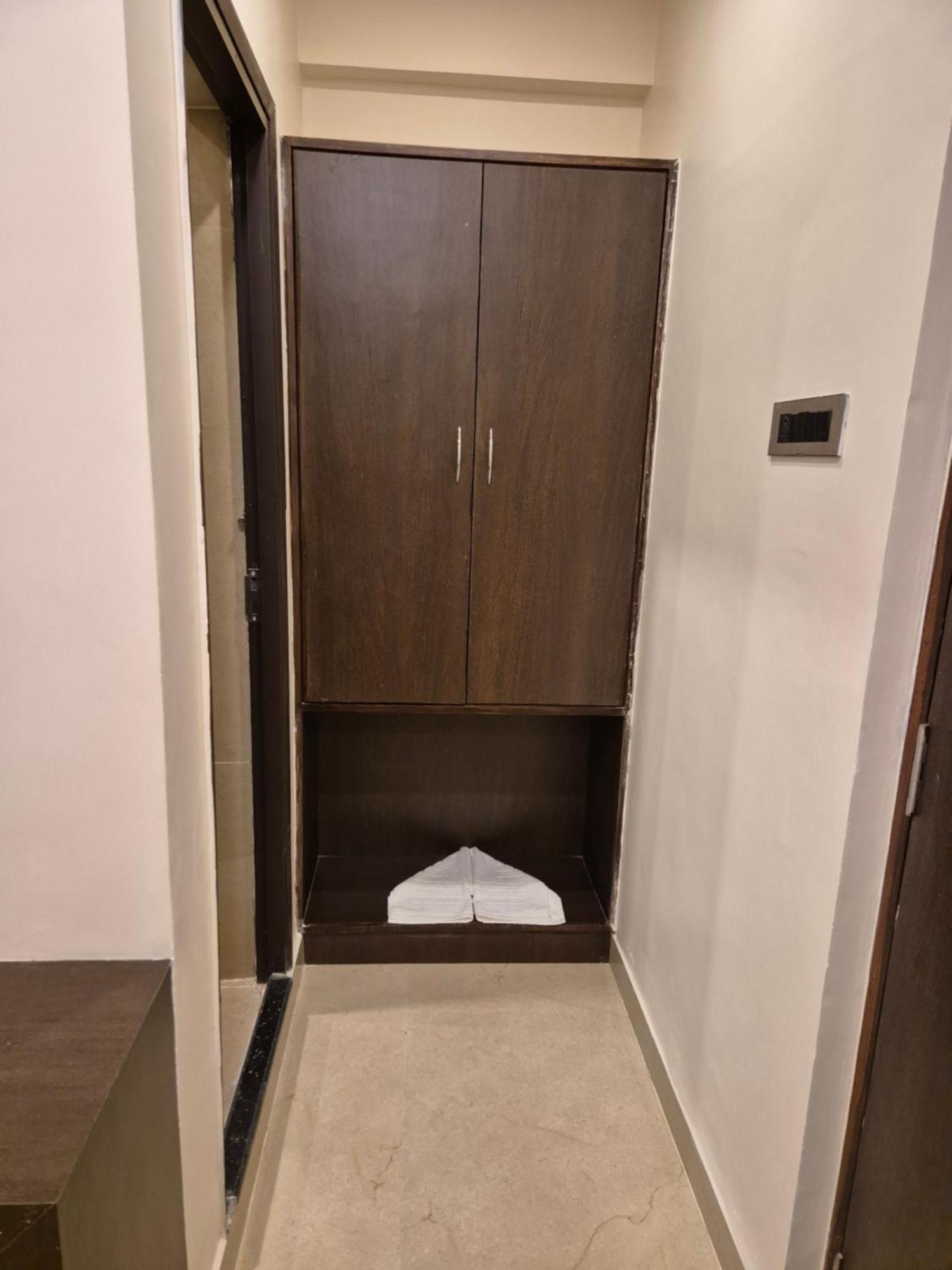 Hotel Janas ティルパティ エクステリア 写真
